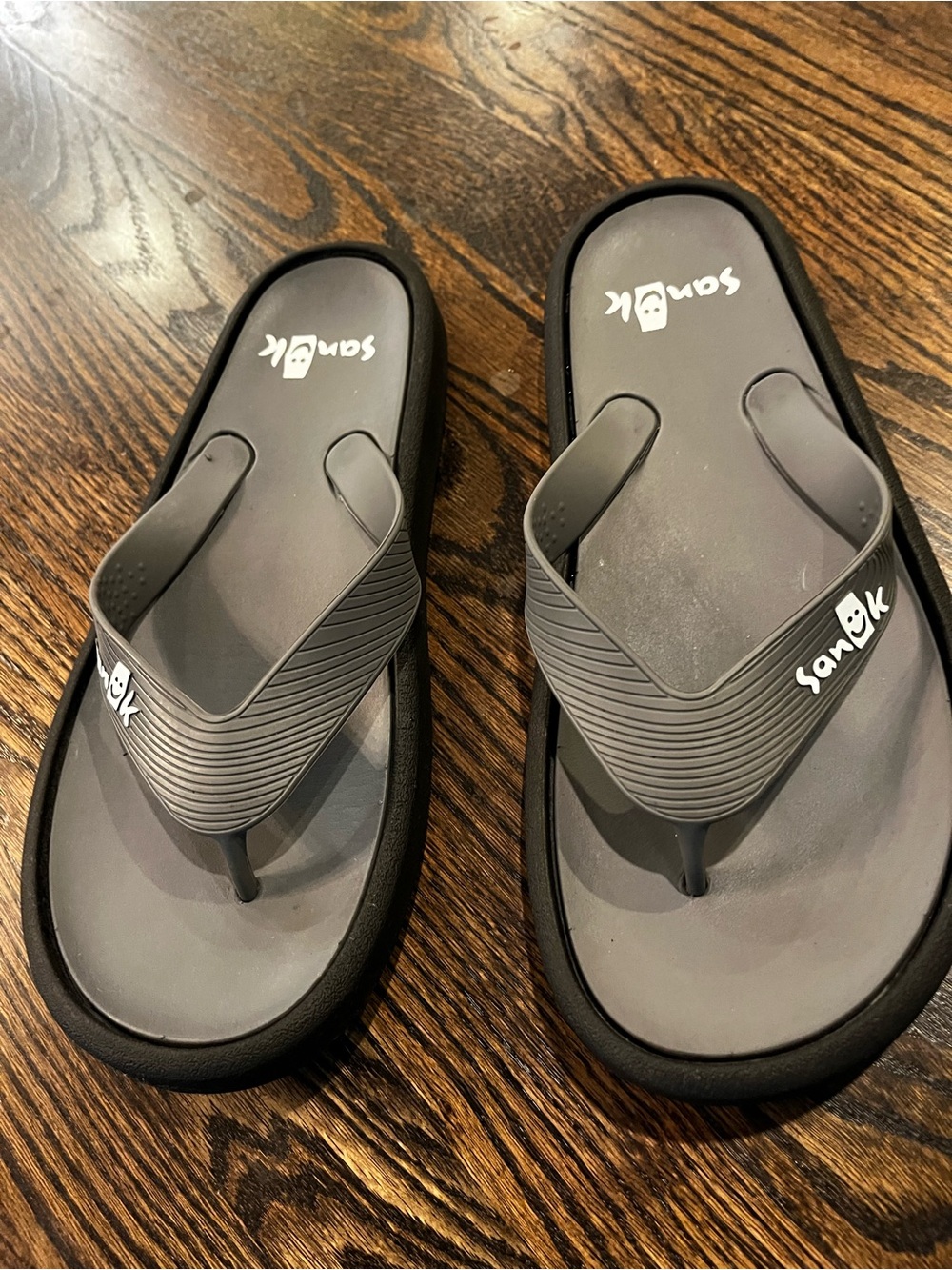 Sanuk Men's Gray Contoured Strap Flip-Flops